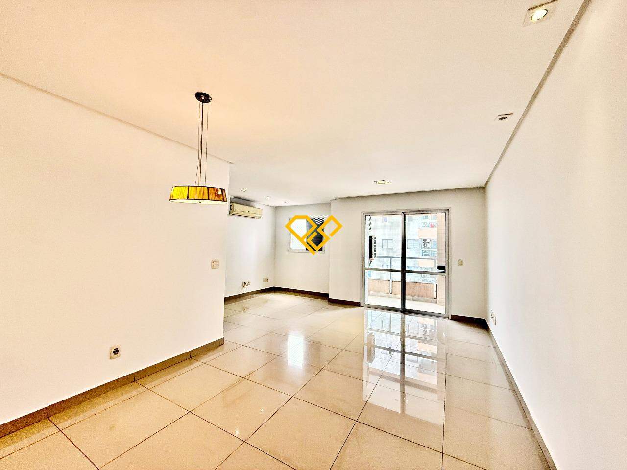 Apartamento à venda no Ponta da Praia: Sala