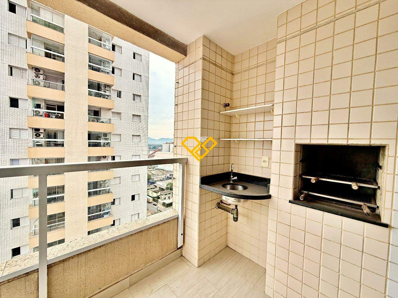 Apartamento à venda no Ponta da Praia: Varanda com churrasqueira
