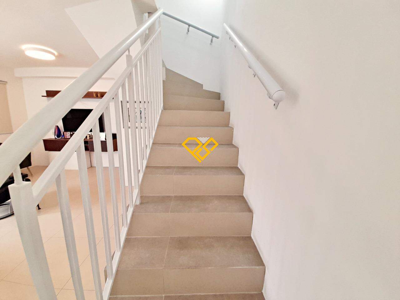 Apartamento Duplex à venda no José Menino: Acesso ao 2° piso