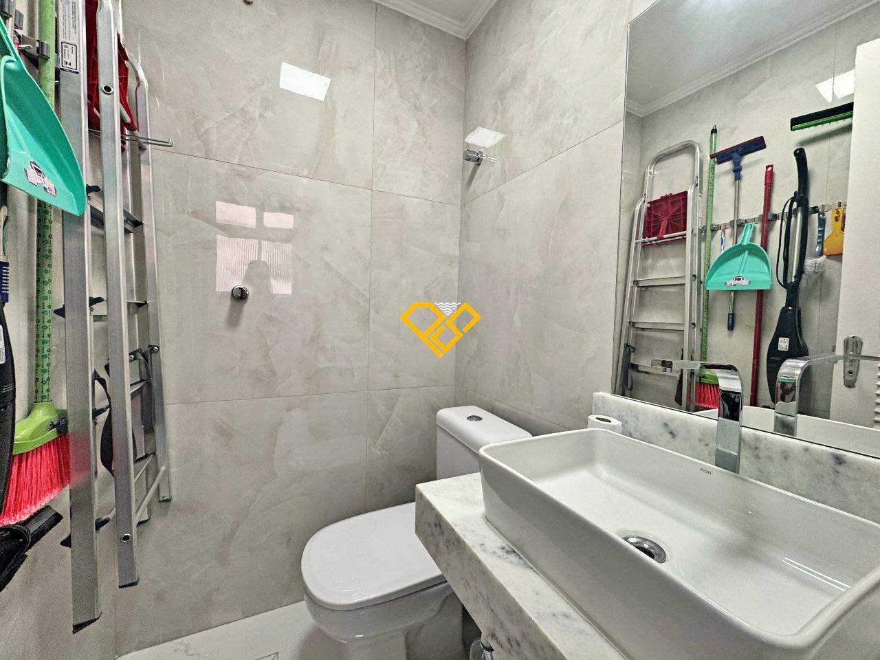 Apartamento à venda no Aparecida: Wc de serviço