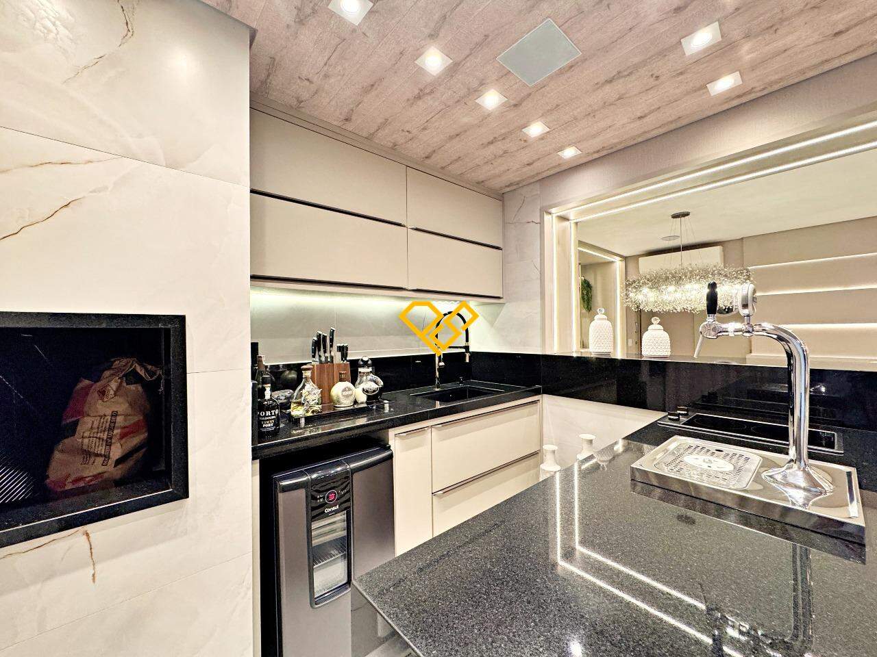 Apartamento à venda no Ponta da Praia: Cozinha