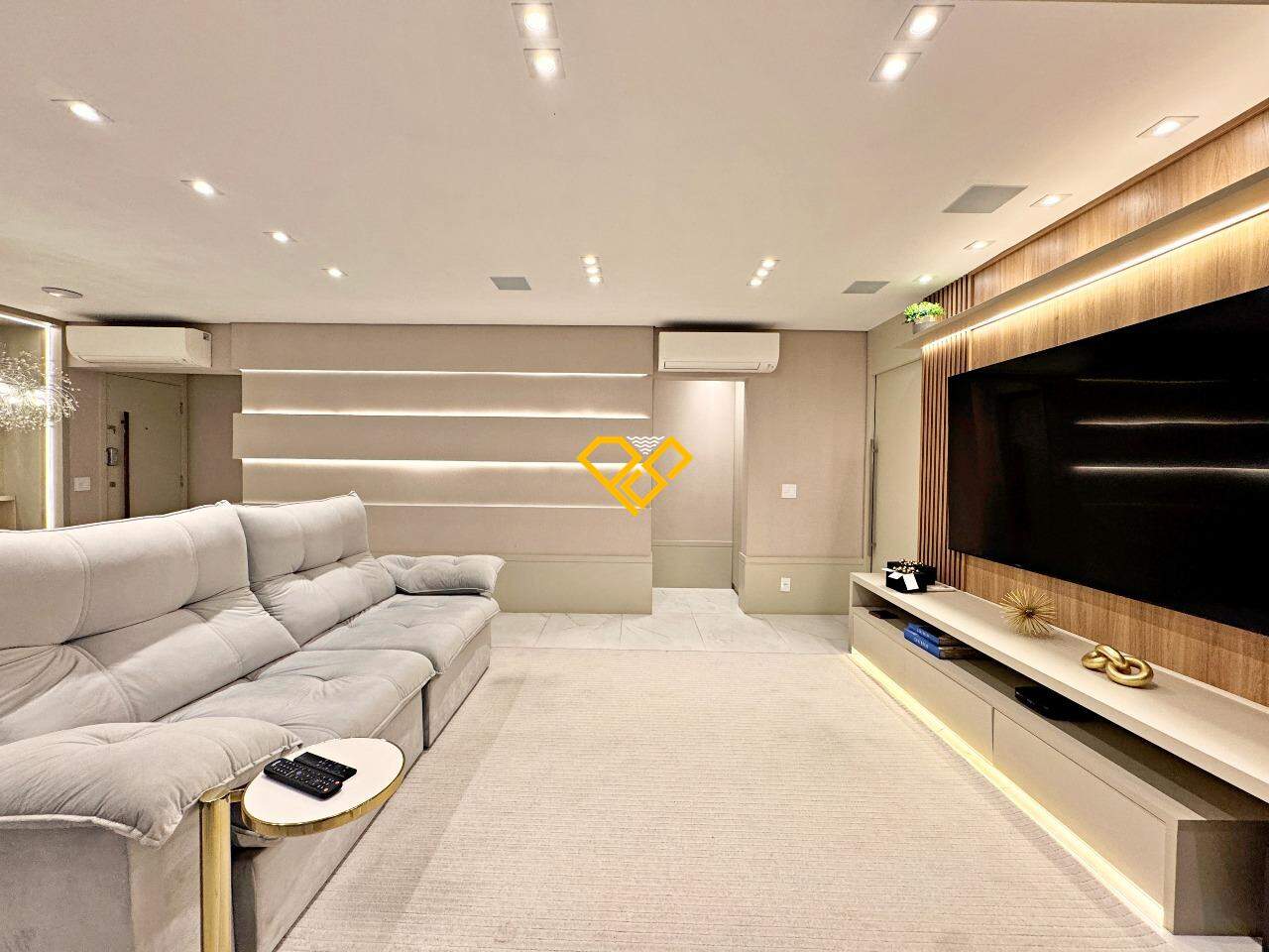 Apartamento à venda no Ponta da Praia: Sala