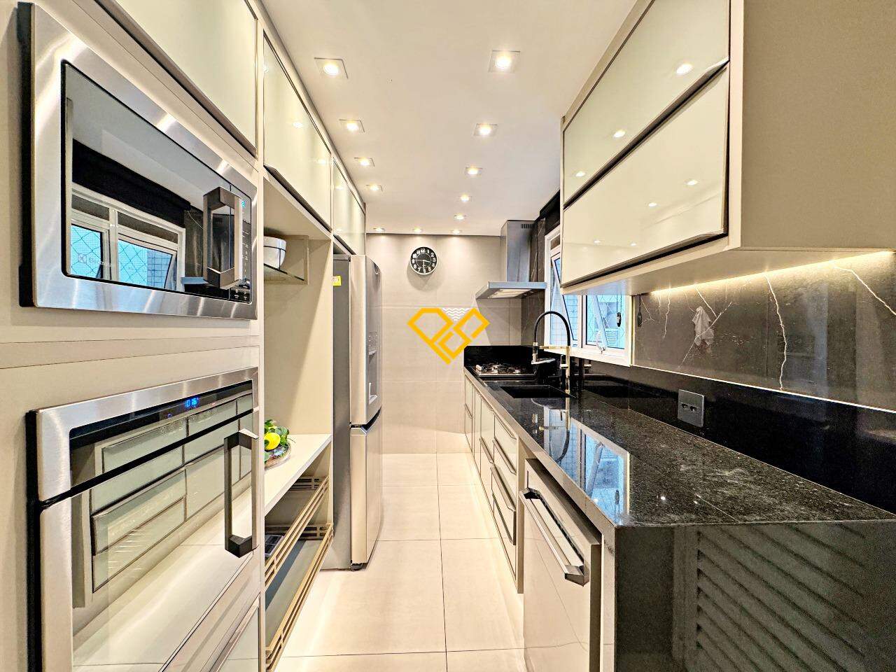 Apartamento à venda no Ponta da Praia: Cozinha