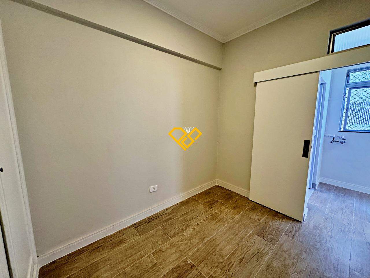 Apartamento à venda no Ponta da Praia: Dependência