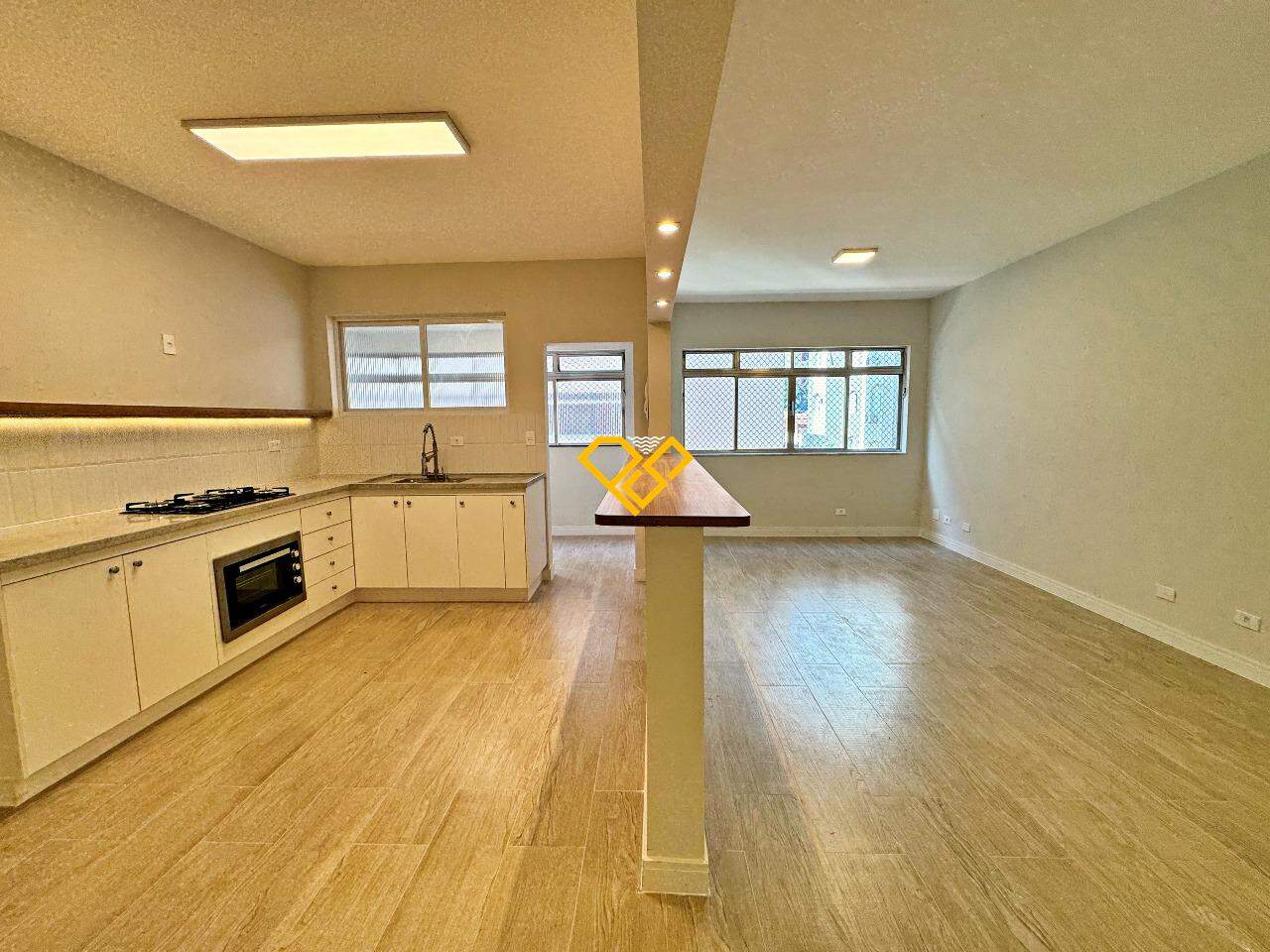 Apartamento à venda no Ponta da Praia: Sala e cozinha