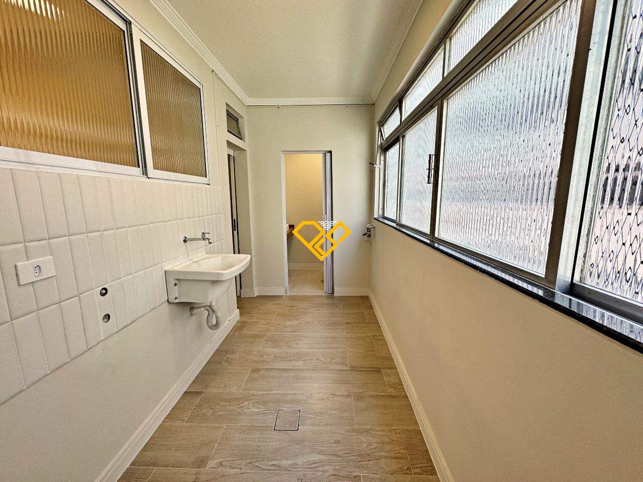 Apartamento à venda no Ponta da Praia: Área de serviço