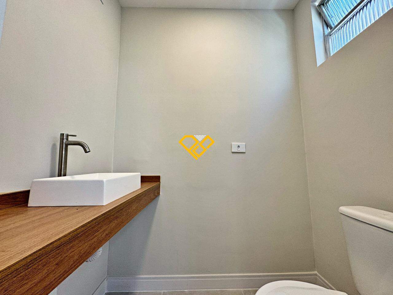 Apartamento à venda no Ponta da Praia: Lavabo