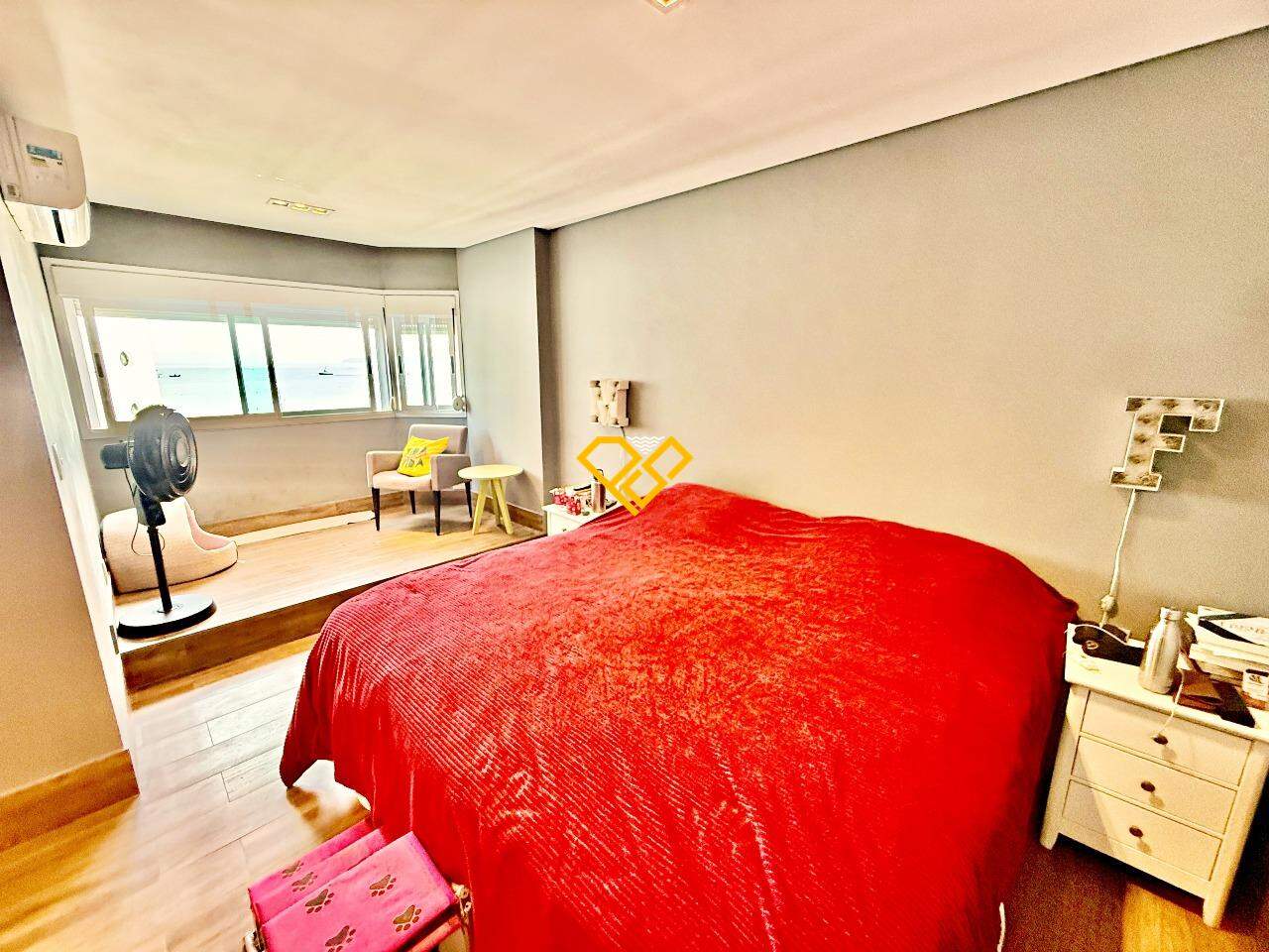 Apartamento à venda no Ponta da Praia: Dormitório - suíte