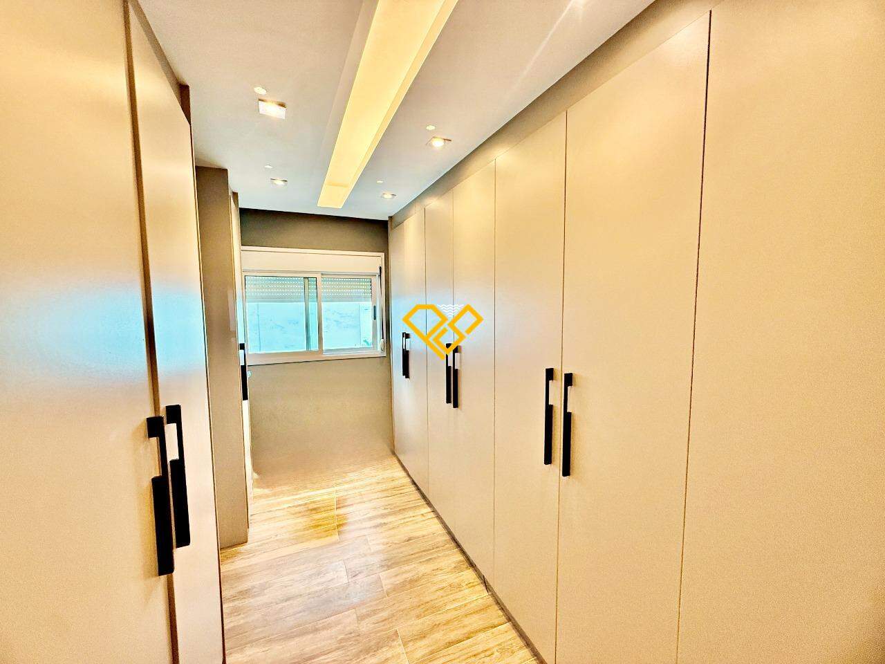 Apartamento à venda no Ponta da Praia: Closet