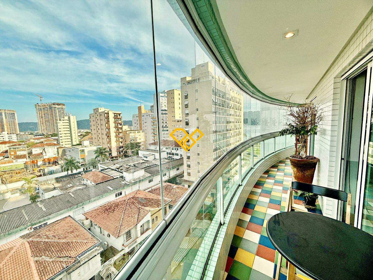 Apartamento à venda no Ponta da Praia: Varanda