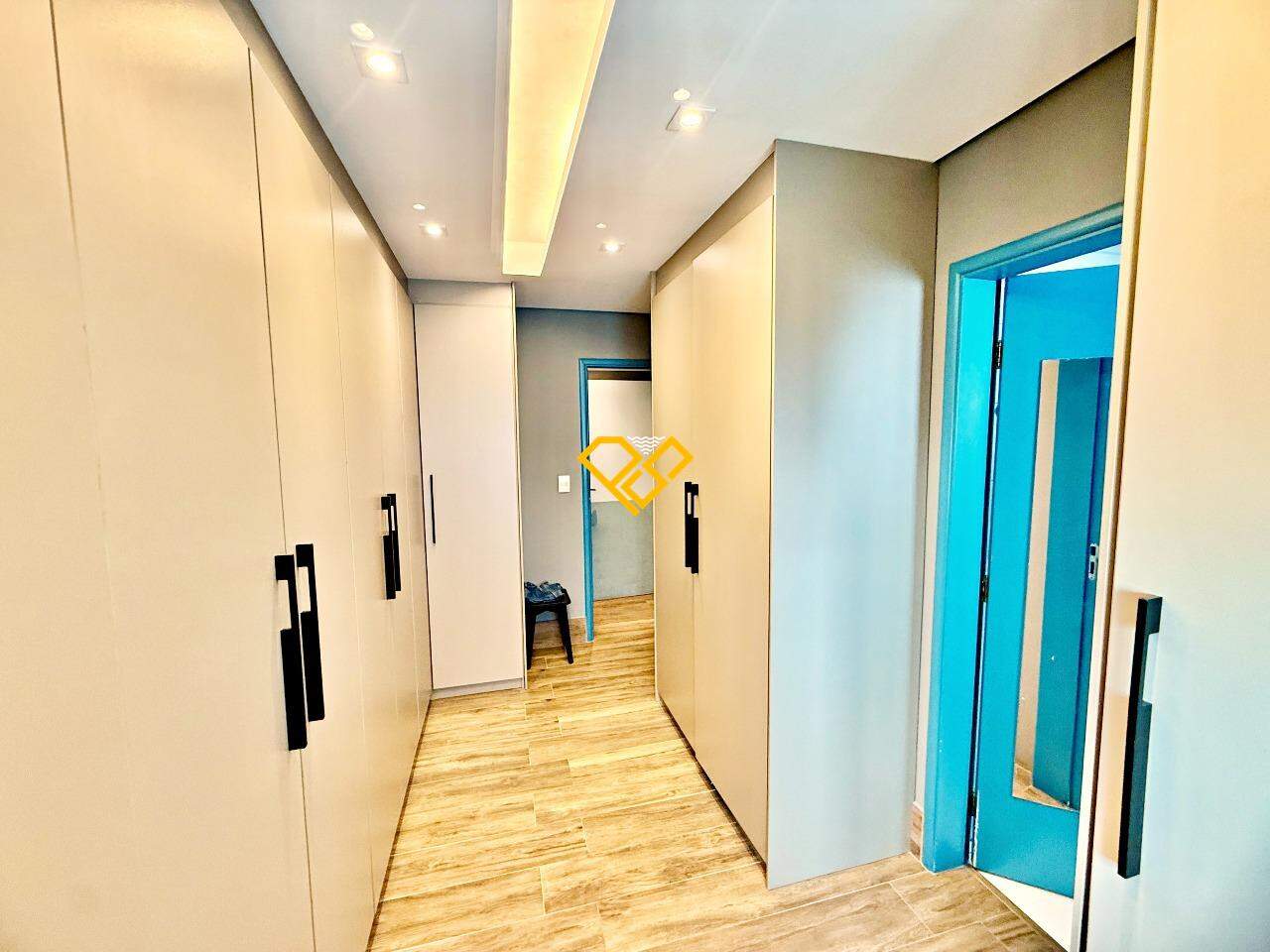 Apartamento à venda no Ponta da Praia: Closet
