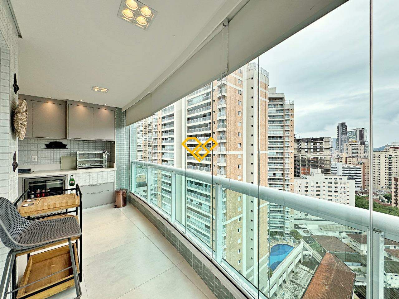Apartamento para aluguel no Gonzaga: Varanda com churrasqueira