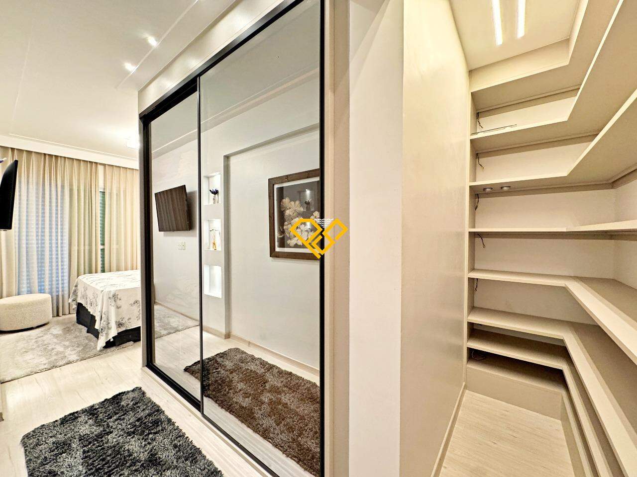 Apartamento para aluguel no Gonzaga: Dormitório 1 - suíte - closet
