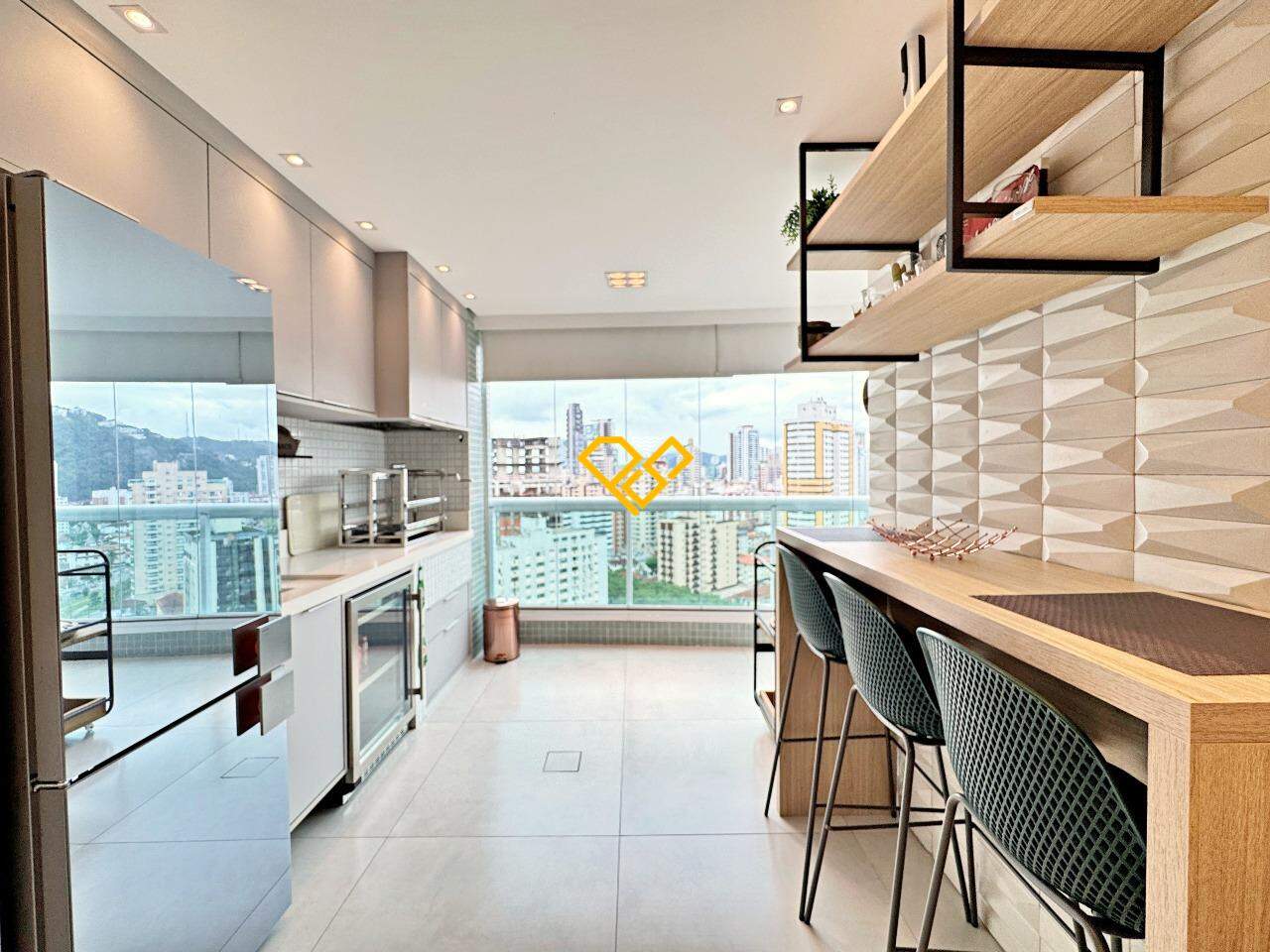 Apartamento para aluguel no Gonzaga: Varanda com churrasqueira