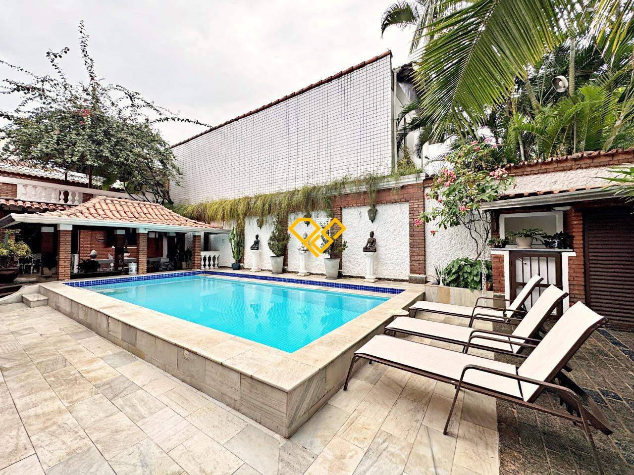 Casa à venda no Ponta da Praia: Piscina