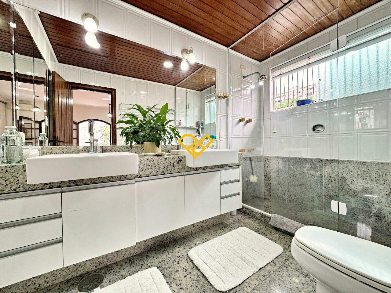 Casa à venda no Ponta da Praia: Wc suíte 1 - master
