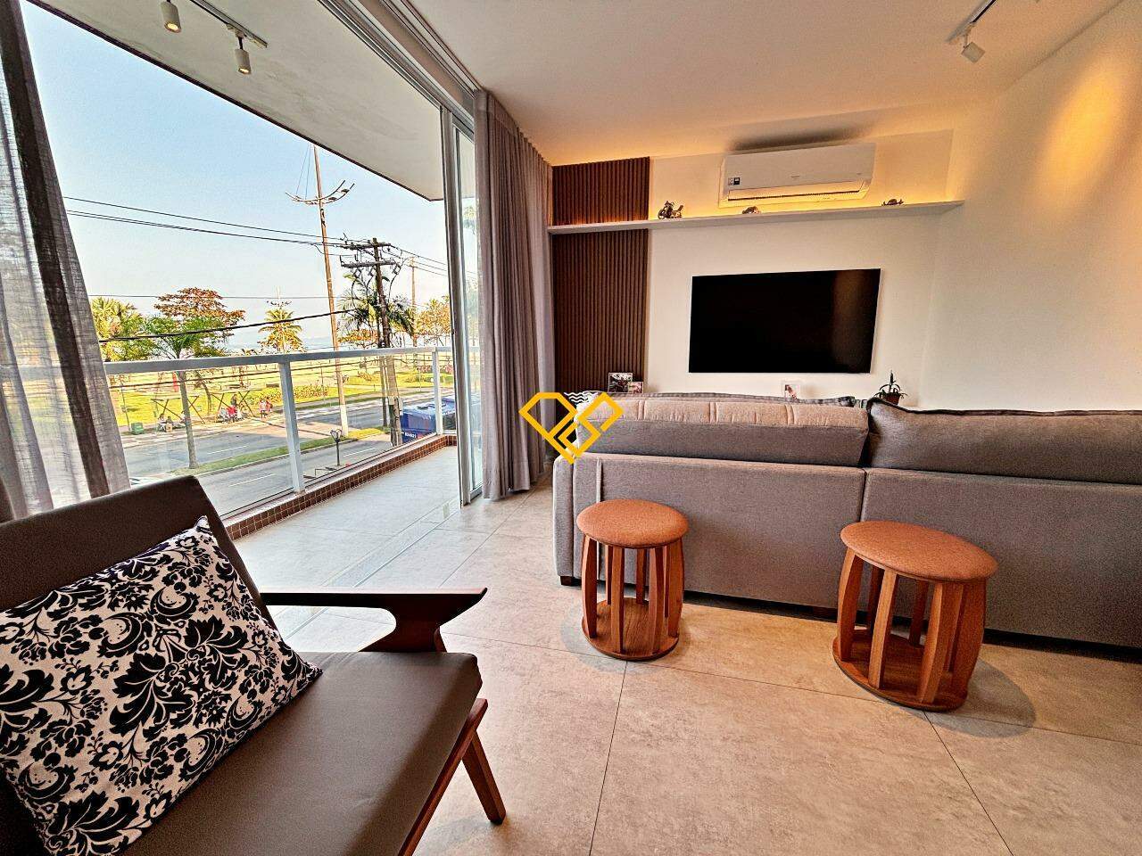 Apartamento à venda no Gonzaga: Varanda e sala
