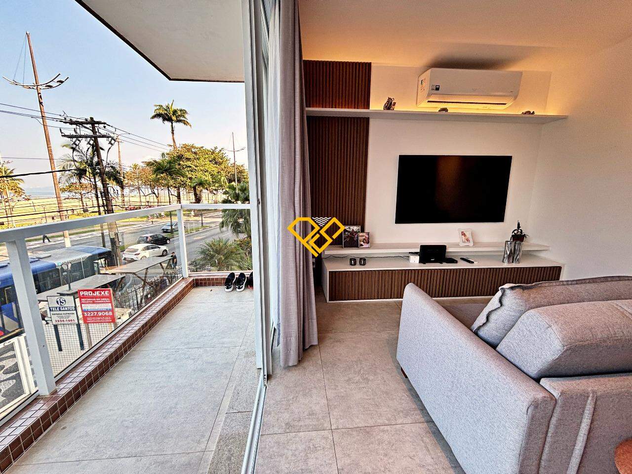 Apartamento à venda no Gonzaga: Varanda e sala
