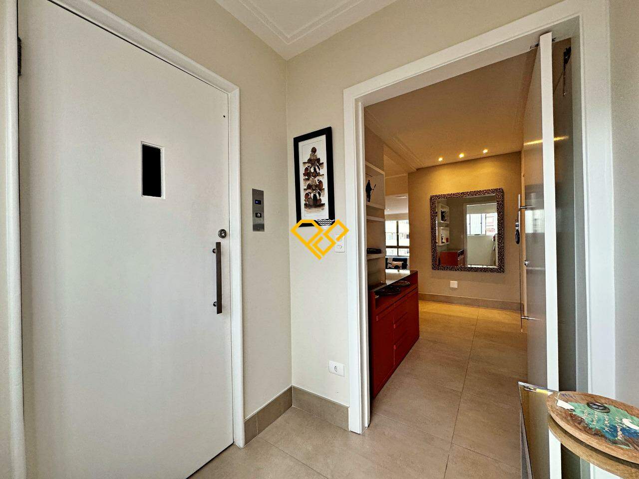 Apartamento à venda no Pompéia: Hall privativo