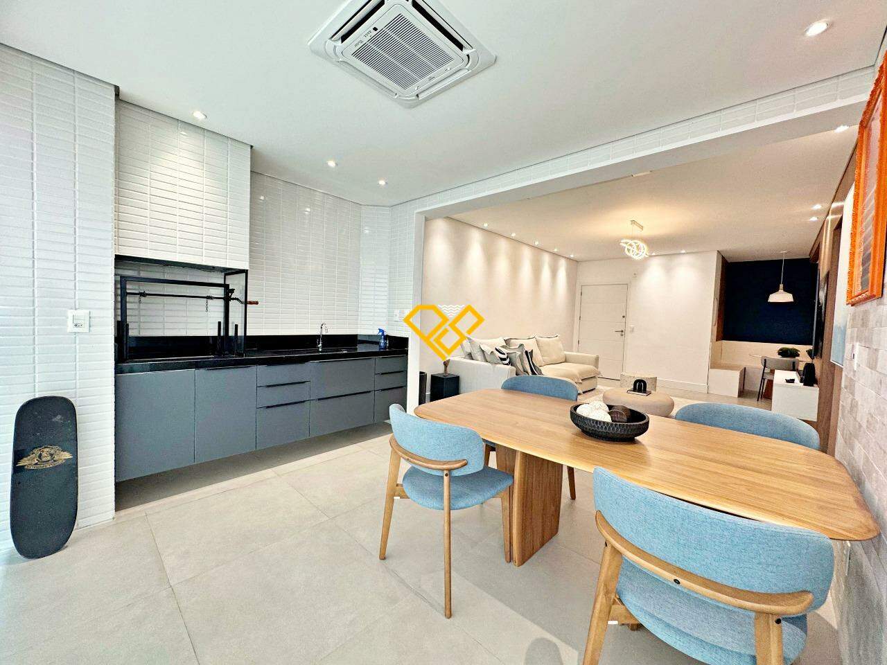 Apartamento para aluguel no Pompéia: Sala e varanda