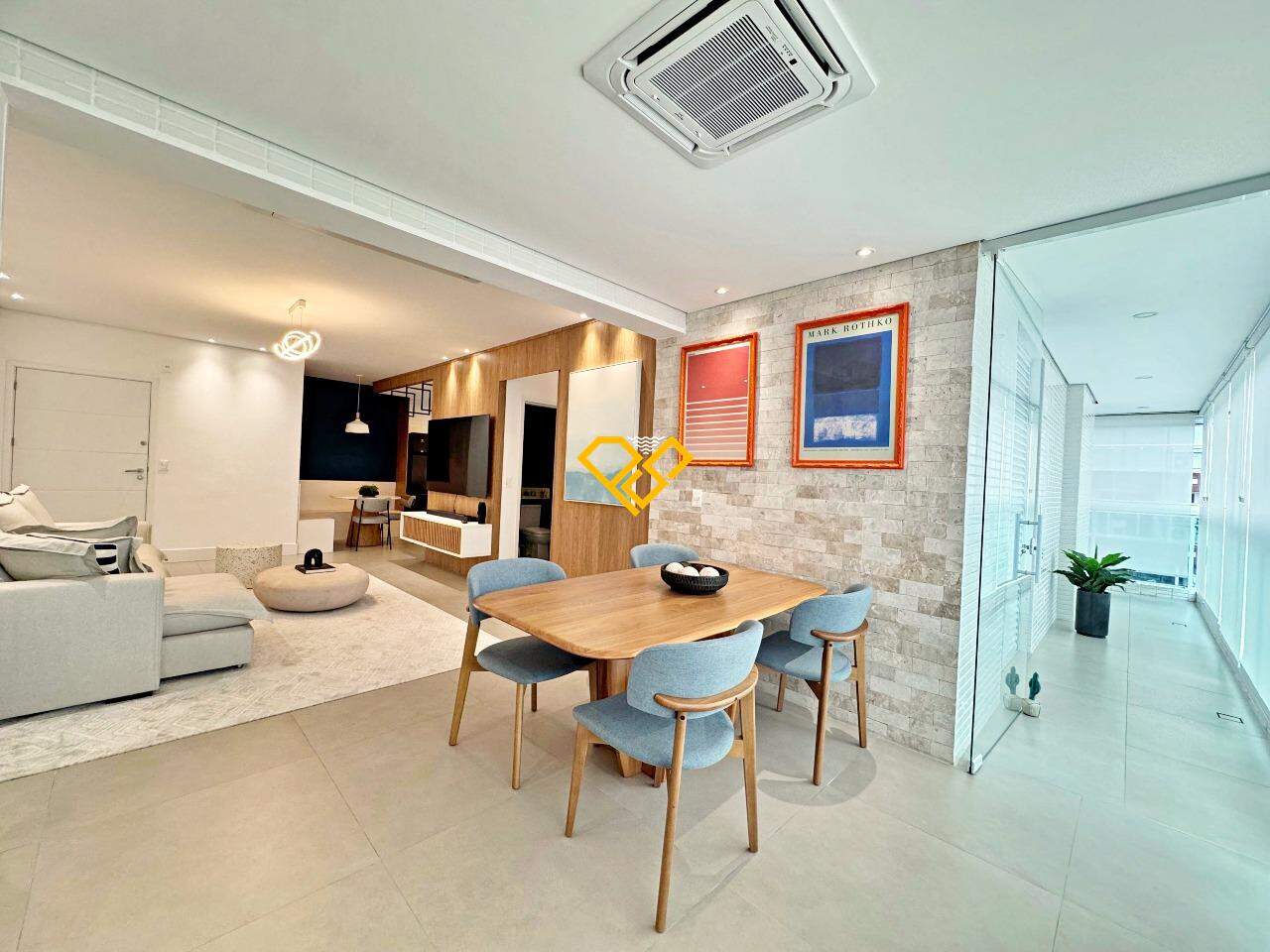 Apartamento para aluguel no Pompéia: Sala e varanda