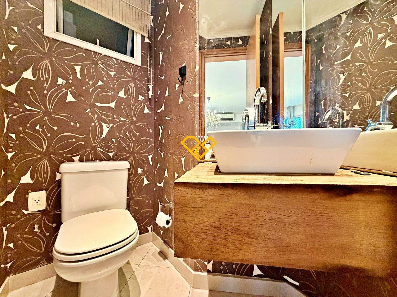Apartamento para aluguel no Ponta da Praia: Lavabo