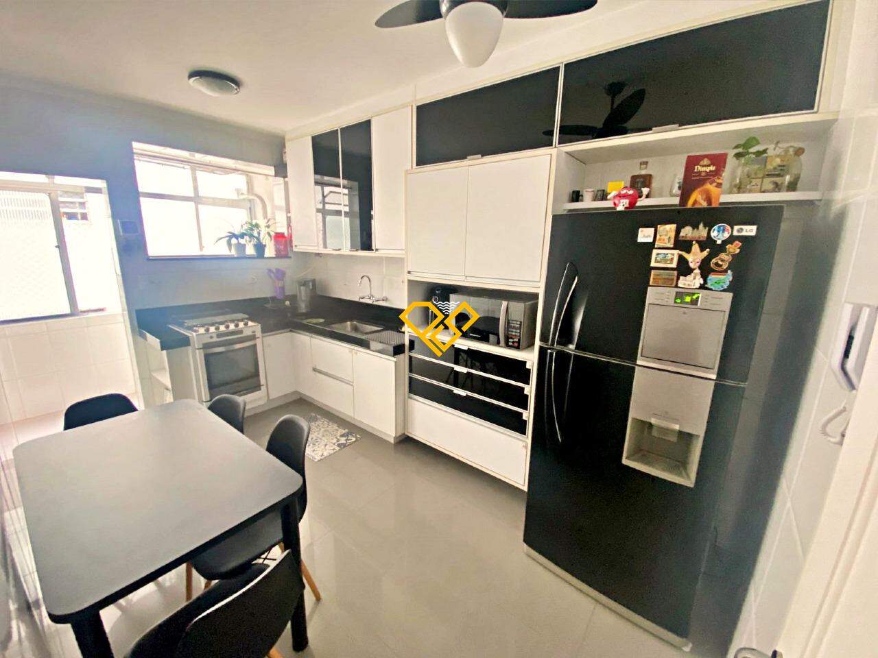 Apartamento à venda no Ponta da Praia: Cozinha
