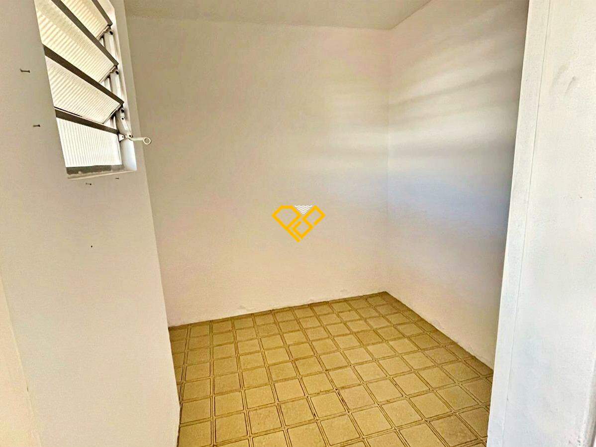 Apartamento à venda no Ponta da Praia: Dependência
