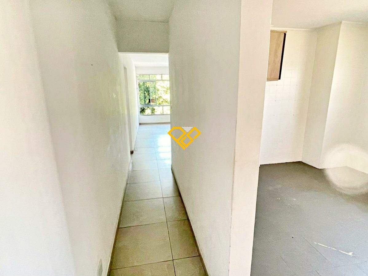 Apartamento à venda no Ponta da Praia: Entrada