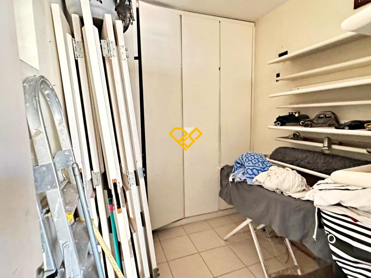 Apartamento à venda no Ponta da Praia: Dependência