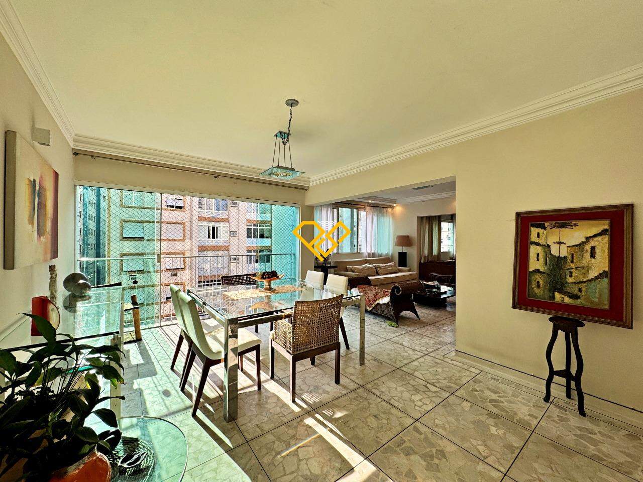 Apartamento à venda no Ponta da Praia: Sala