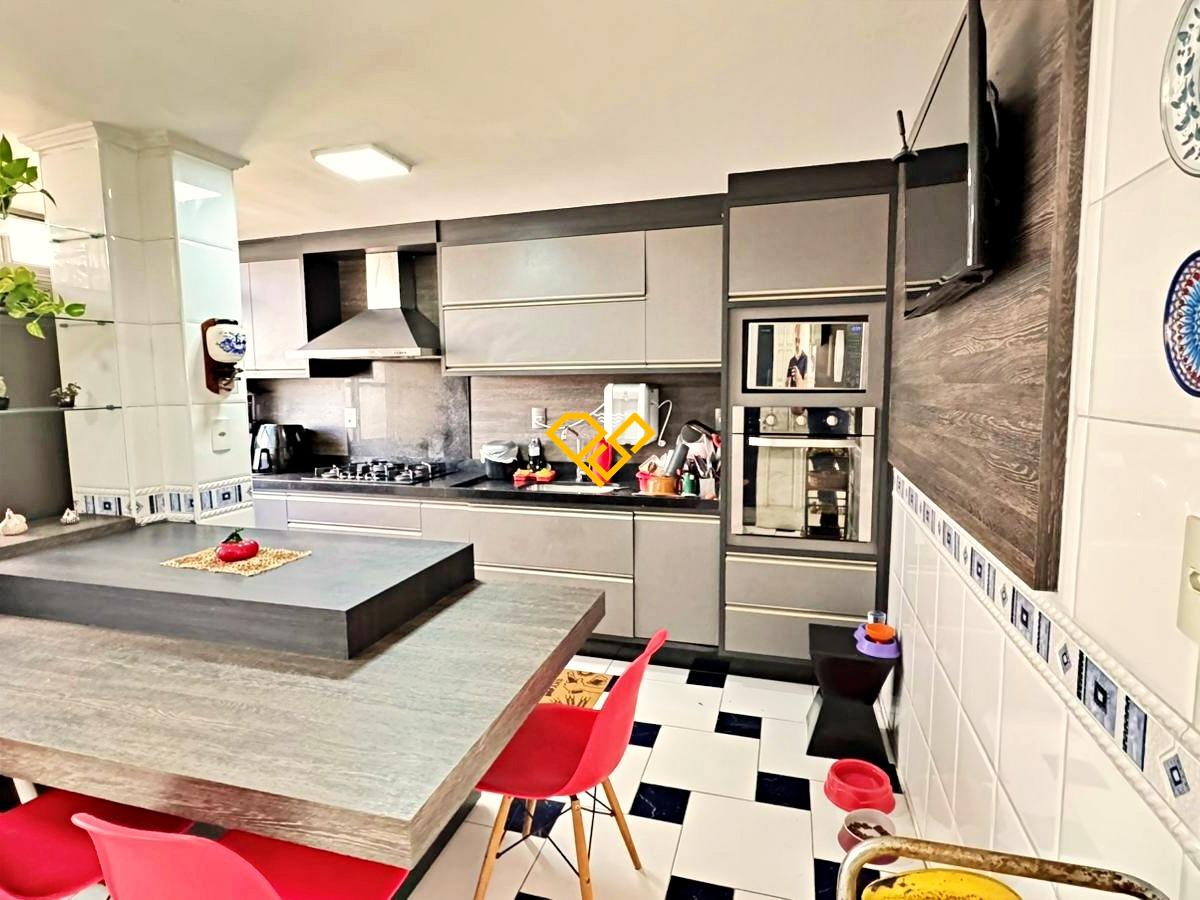 Apartamento à venda no Ponta da Praia: Cozinha