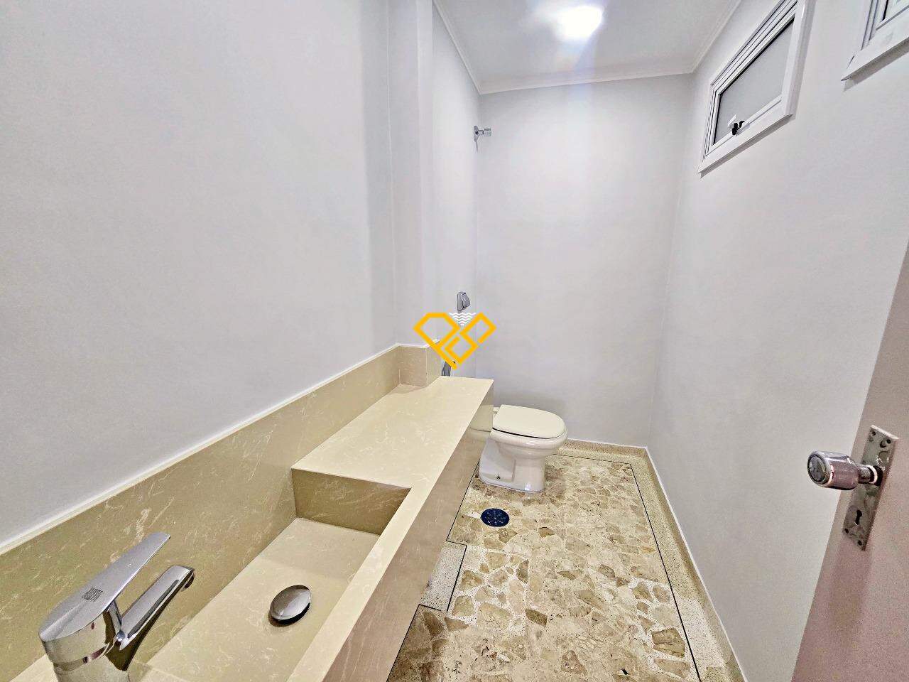 Apartamento à venda no Ponta da Praia: Lavabo