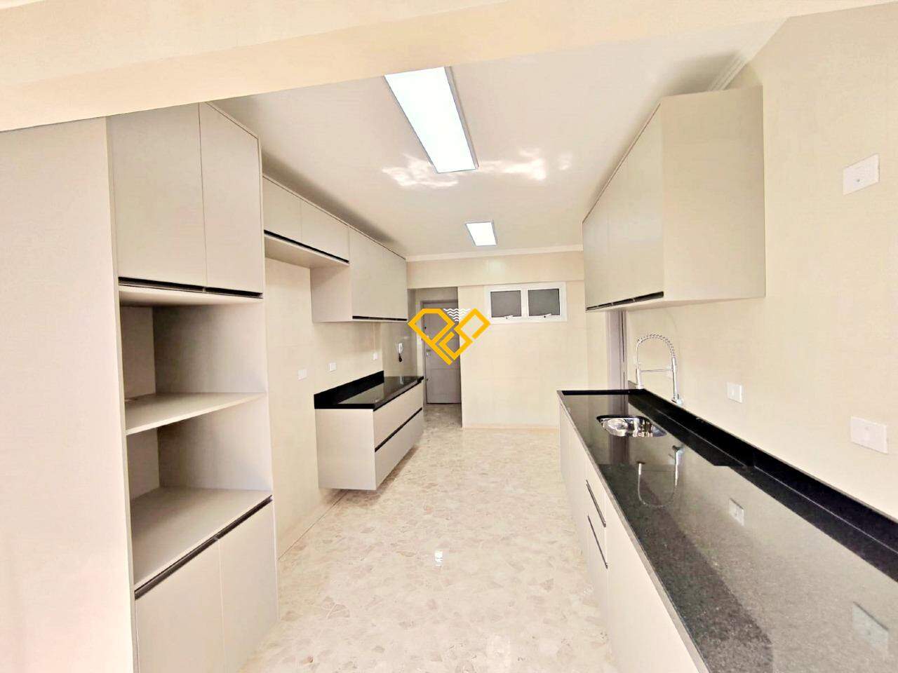 Apartamento à venda no Ponta da Praia: 
