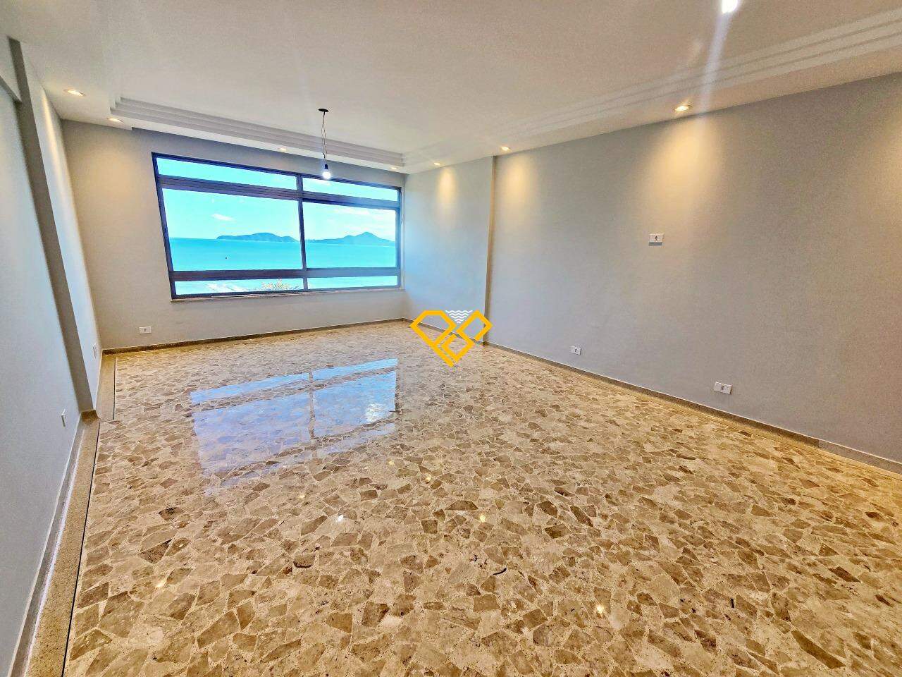 Apartamento à venda no Ponta da Praia: Sala