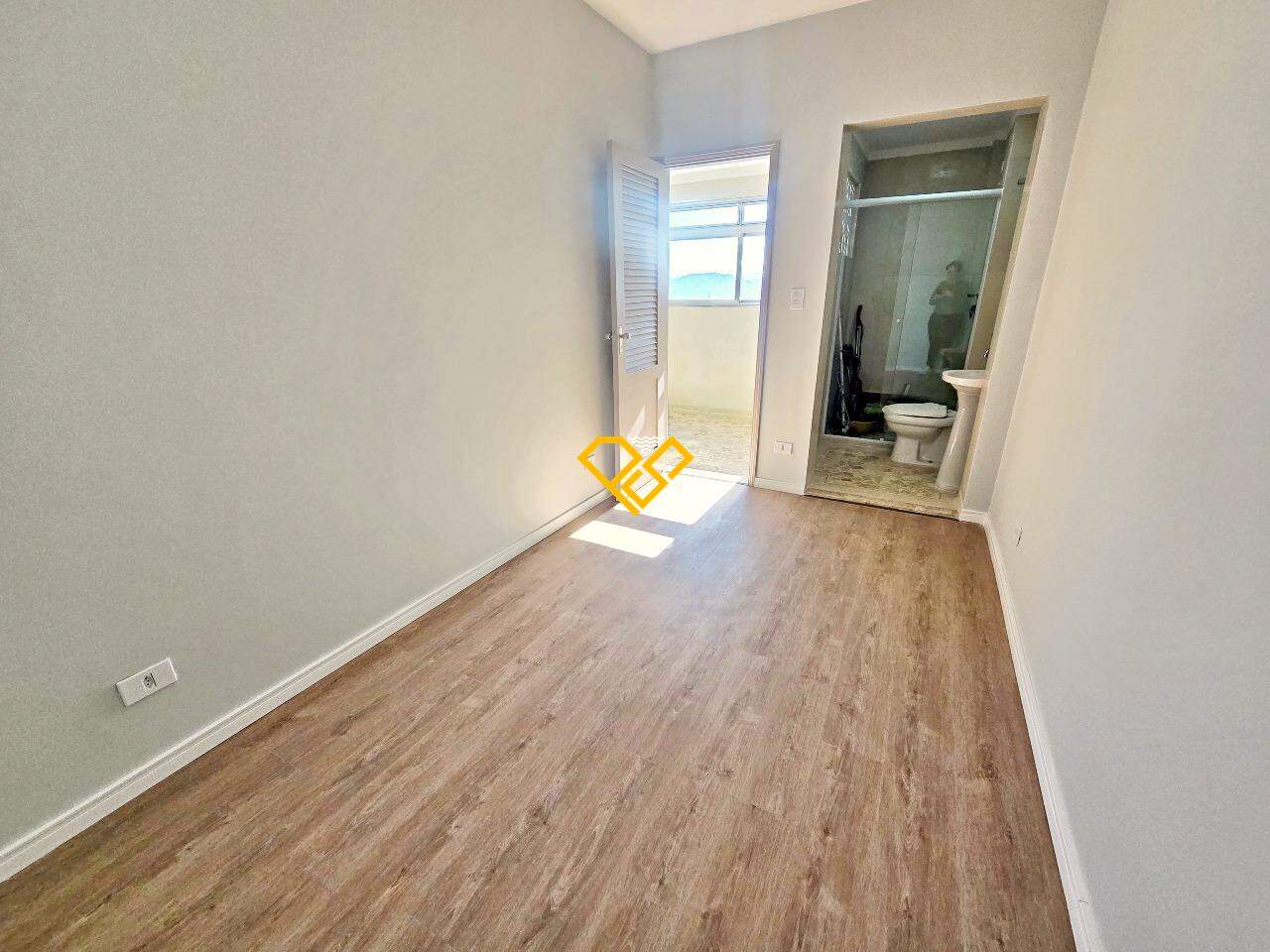 Apartamento à venda no Ponta da Praia: Dependência