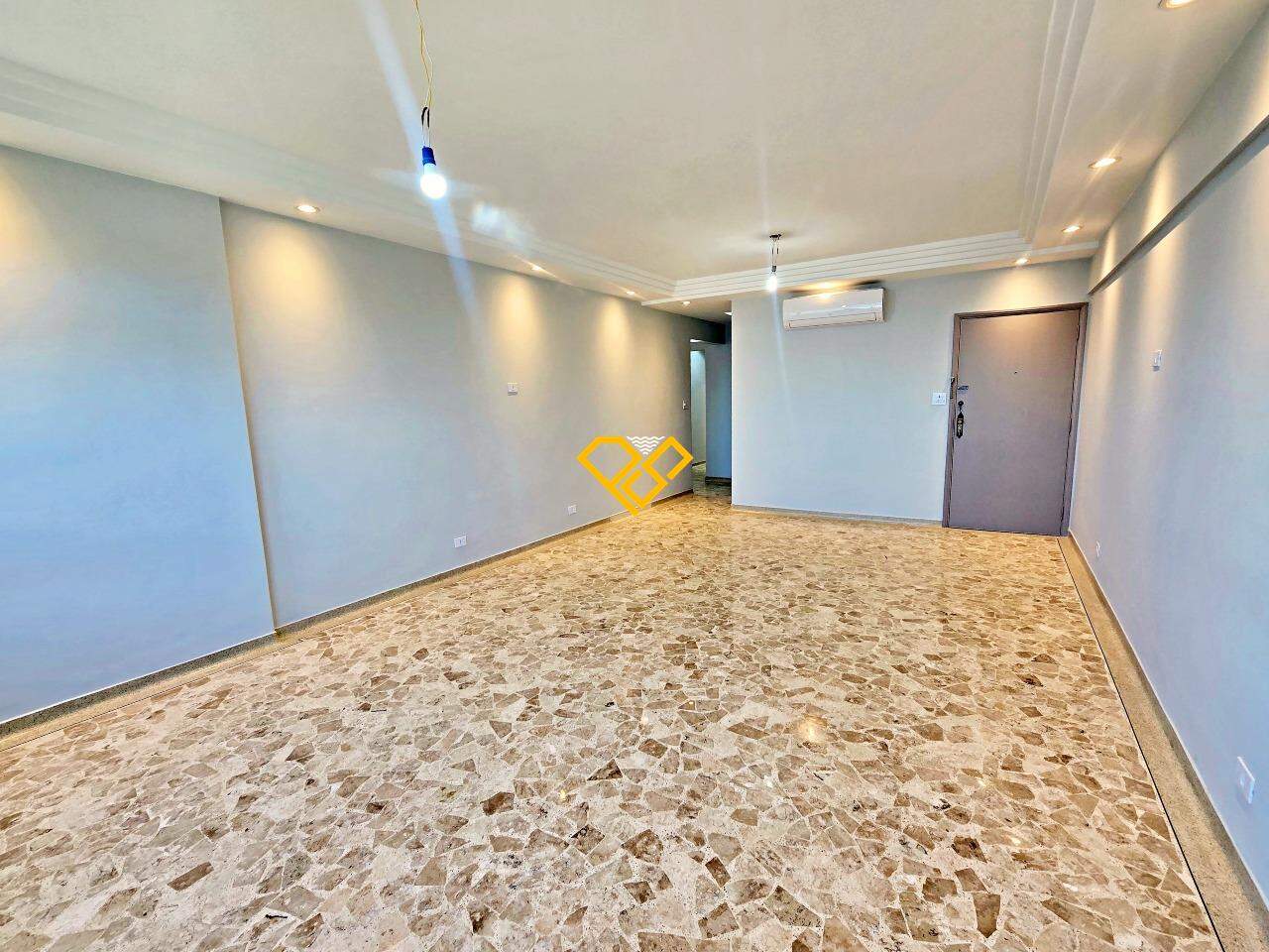 Apartamento à venda no Ponta da Praia: Sala