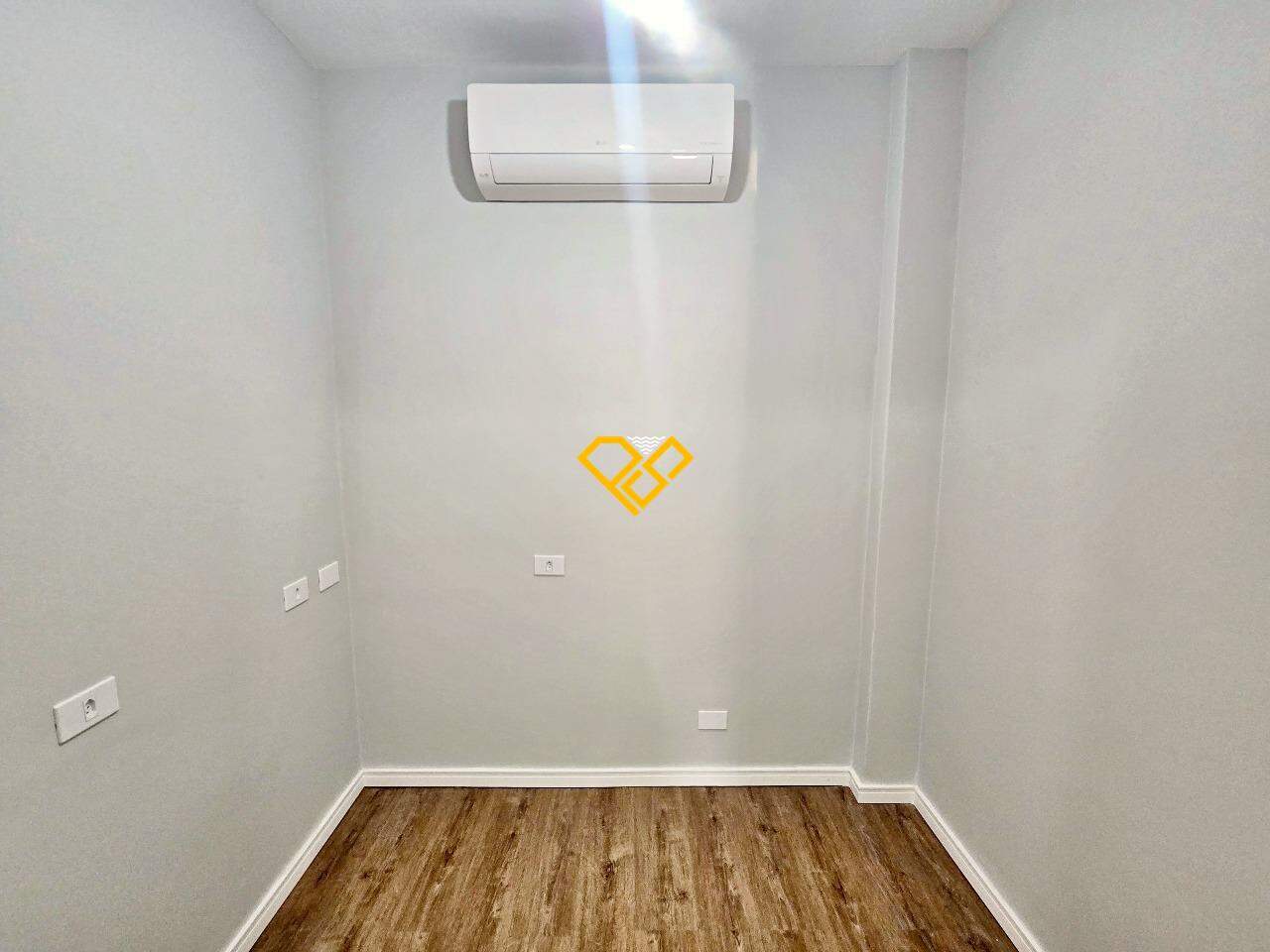 Apartamento à venda no Ponta da Praia: Escritório
