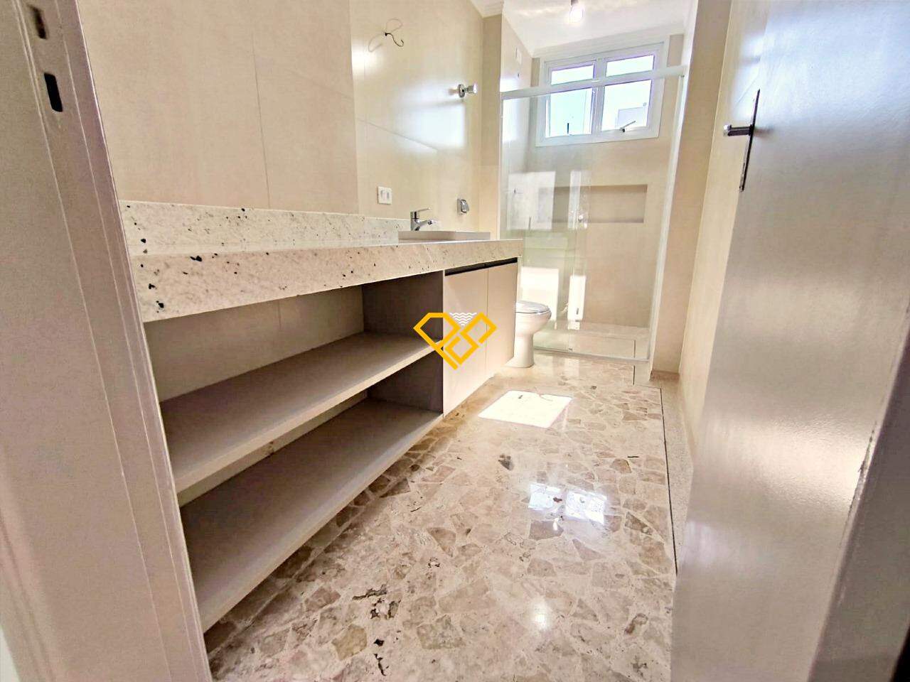 Apartamento à venda no Ponta da Praia: Wc social