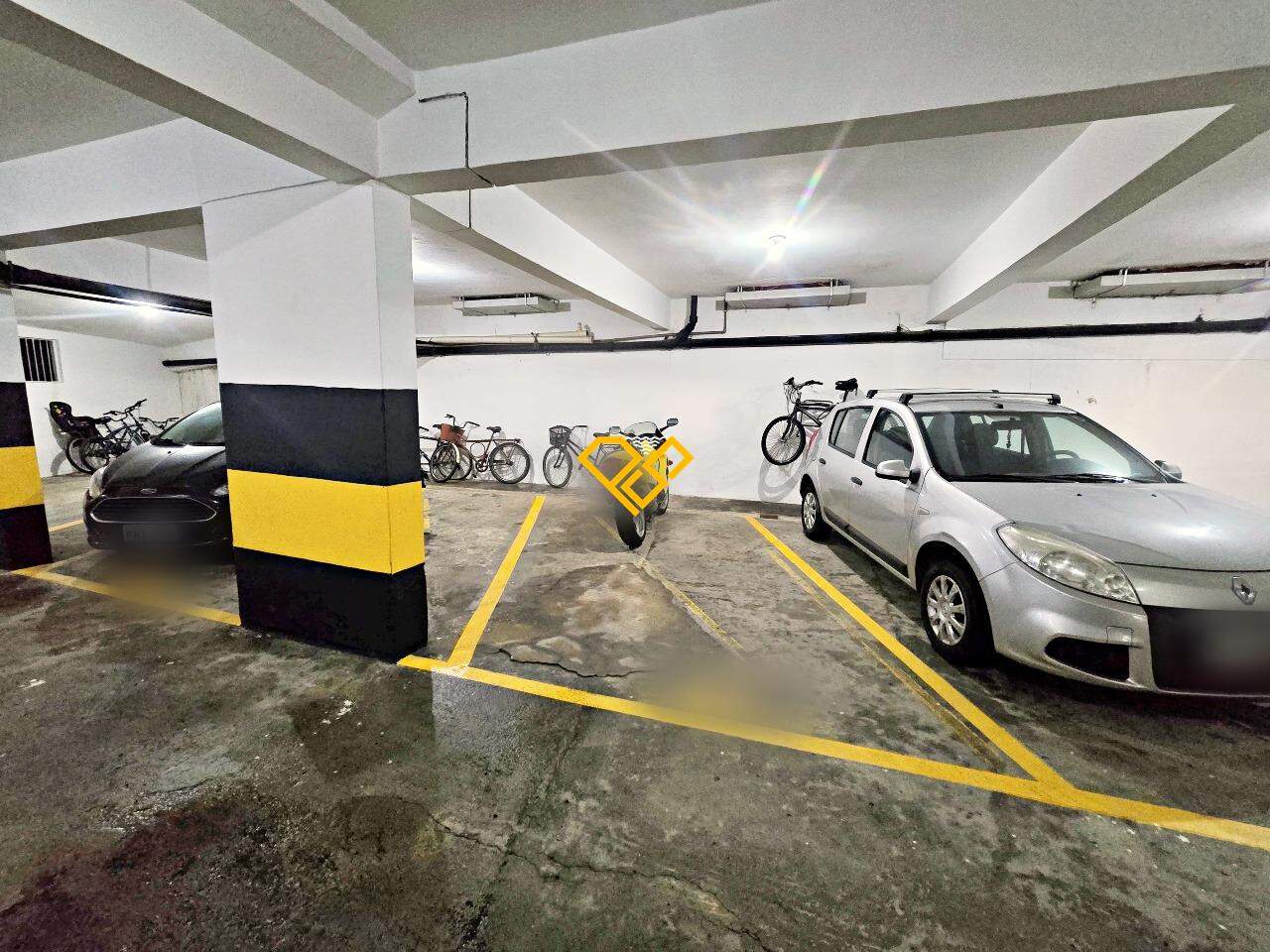 Apartamento à venda no Ponta da Praia: Garagem