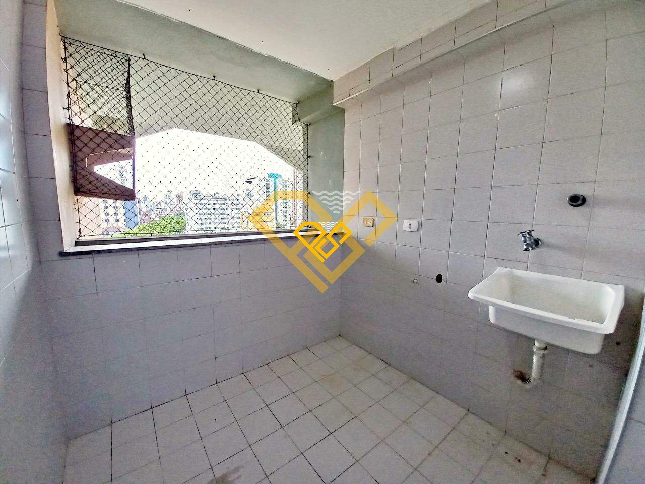 Cobertura à venda no Vila Mathias: ÁREA DE SERVIÇO