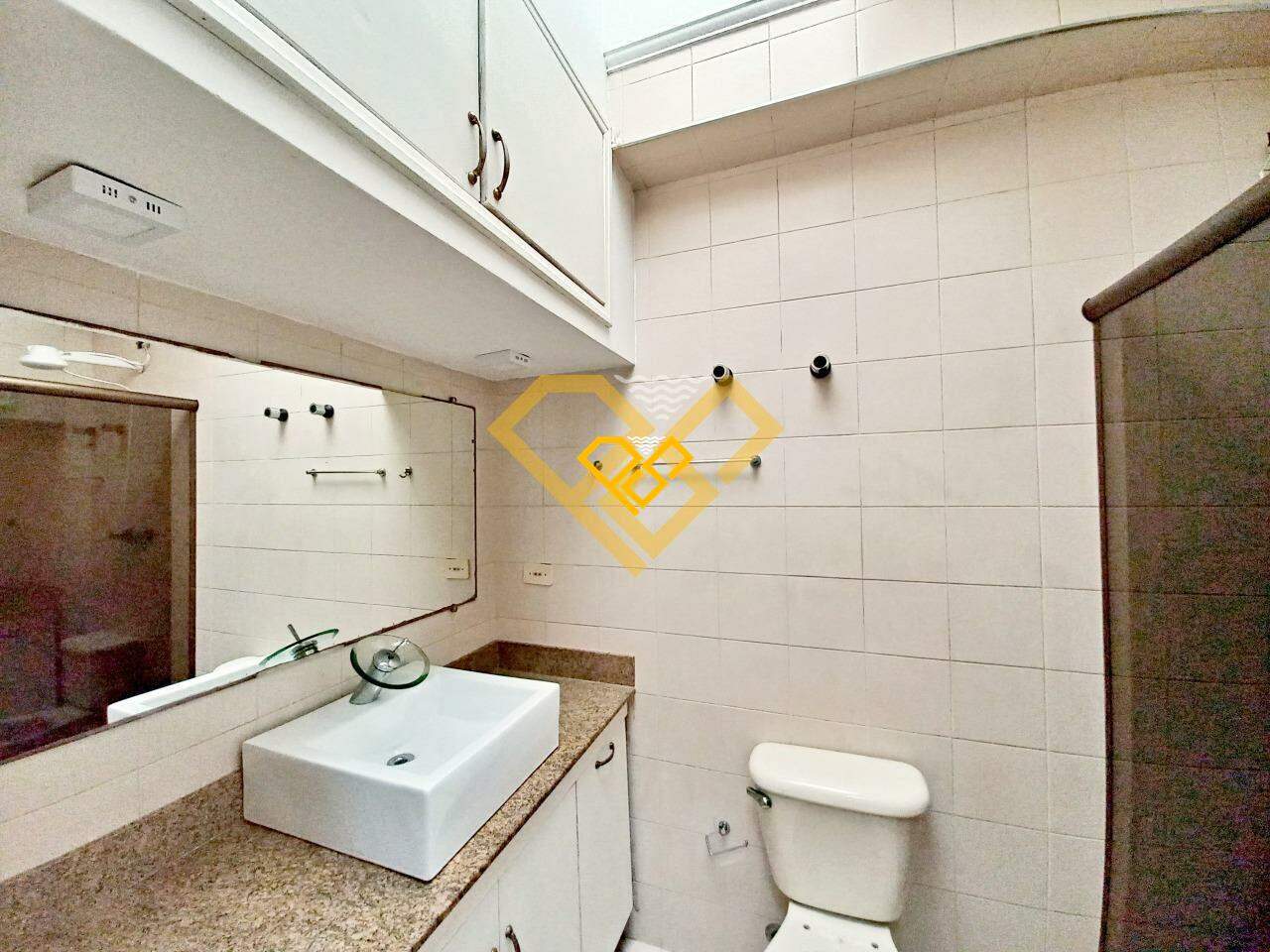 Cobertura à venda no Vila Mathias: WC SOCIAL