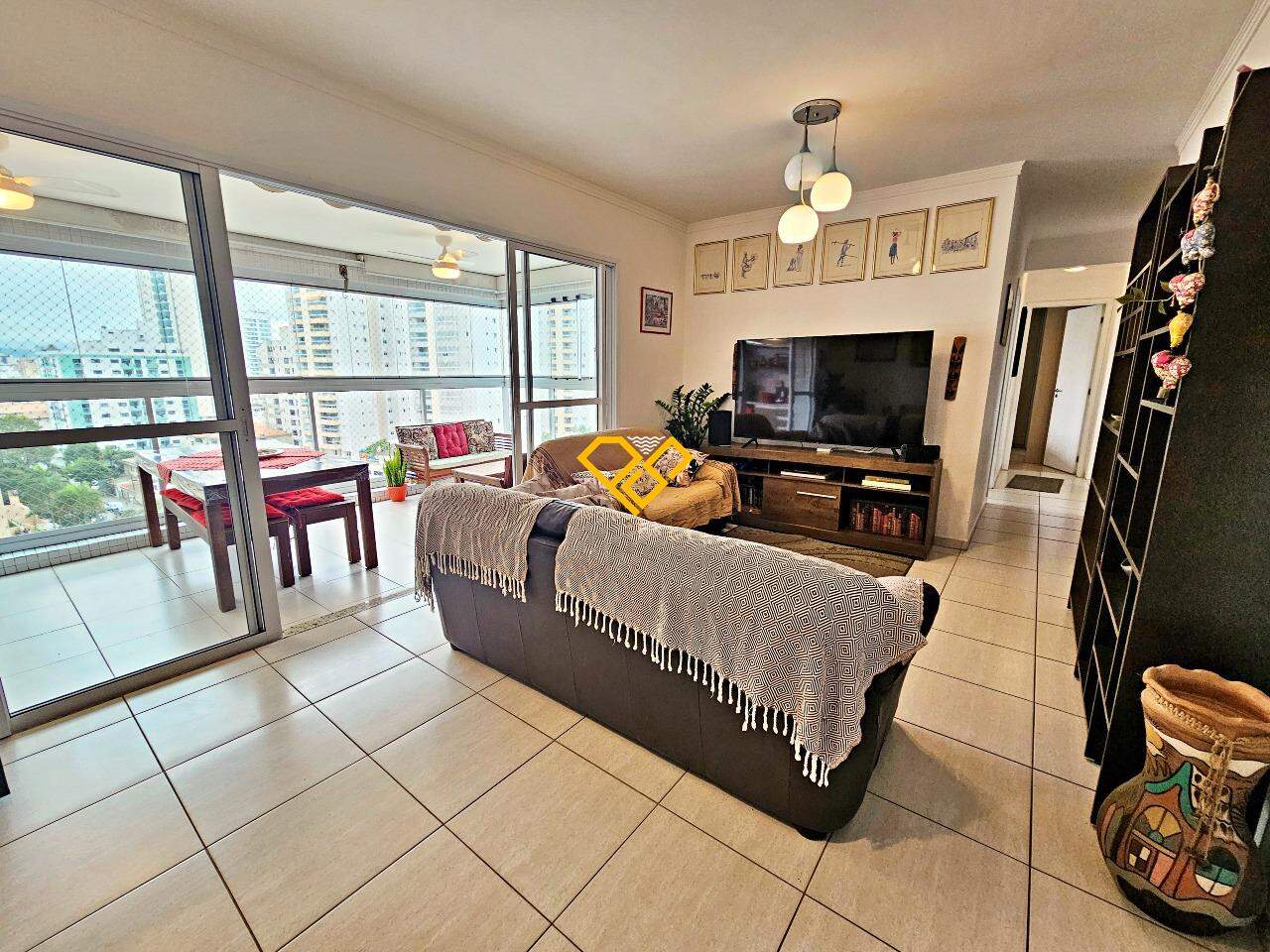 Apartamento à venda no Ponta da Praia: Sala