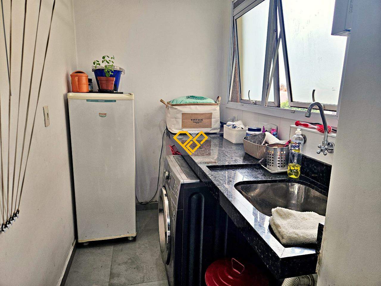 Apartamento à venda no Ponta da Praia: Área de serviço