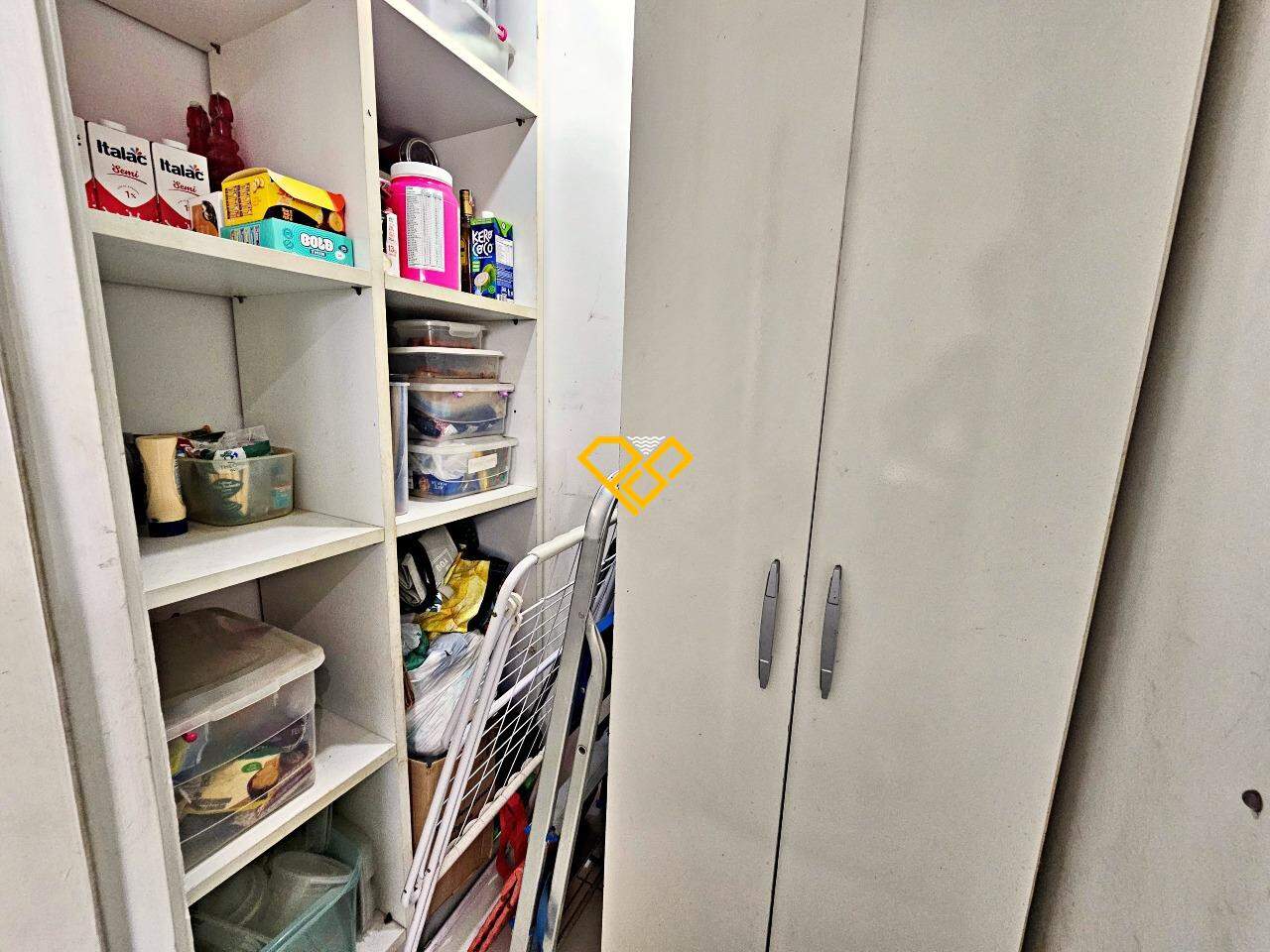 Apartamento à venda no Ponta da Praia: Despensa