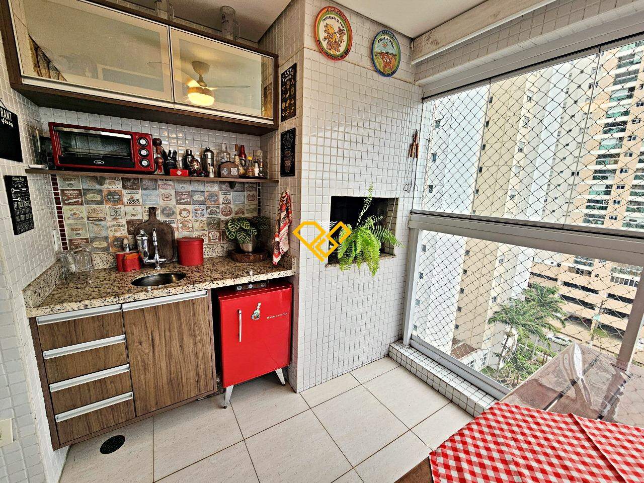 Apartamento à venda no Ponta da Praia: Varanda com churrasqueira
