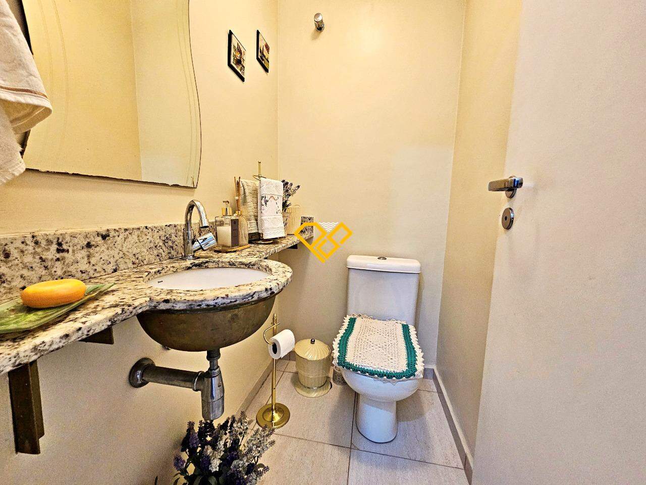 Apartamento à venda no Ponta da Praia: Lavabo