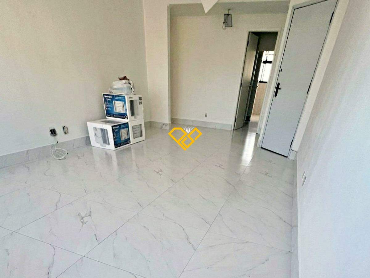 Apartamento à venda no Ponta da Praia: Sala