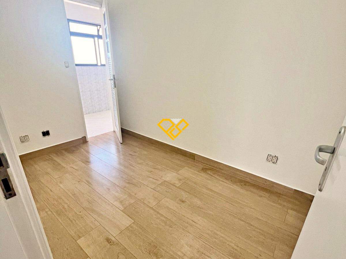 Apartamento à venda no Ponta da Praia: Dependência revertida para área íntima