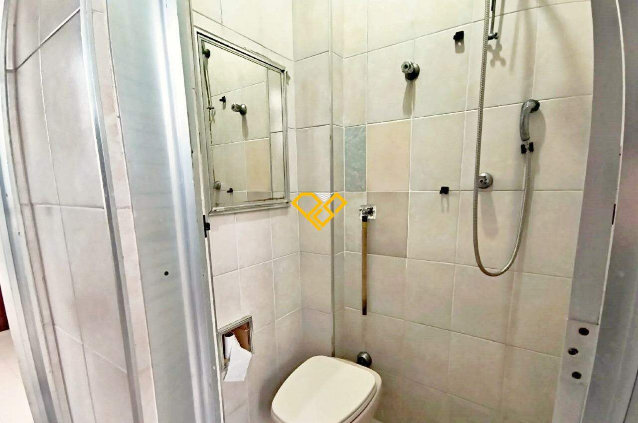 Apartamento à venda no Gonzaga: Wc de serviço